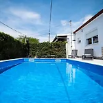 Nila Вилла *