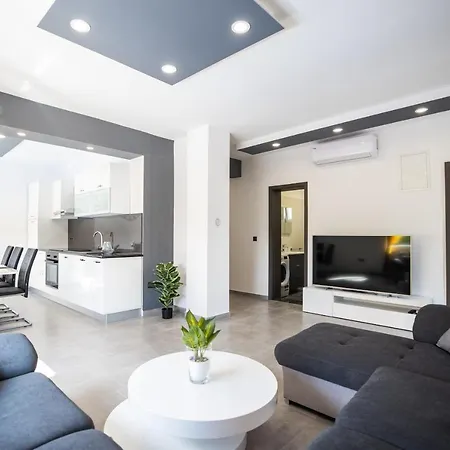 Nila Villa *