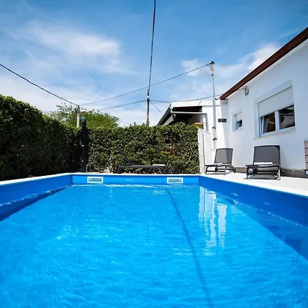 Nila Villa *
